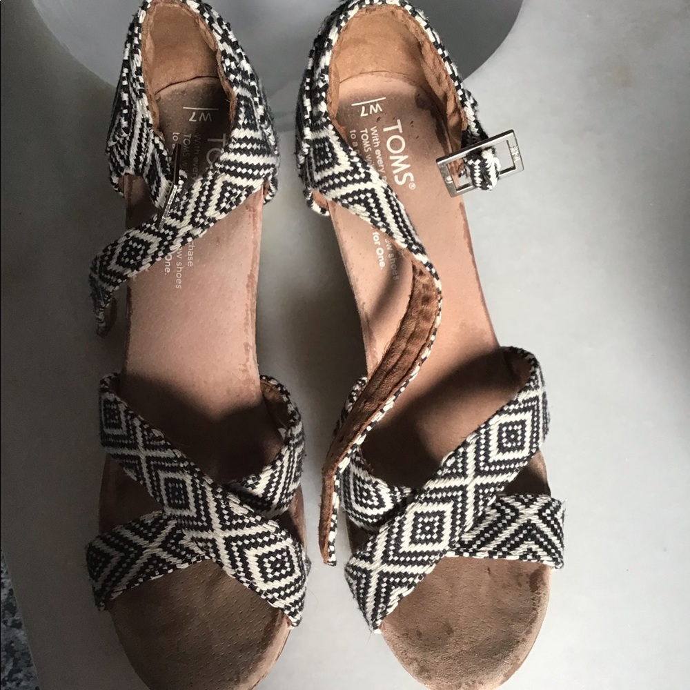 TOMS wedges